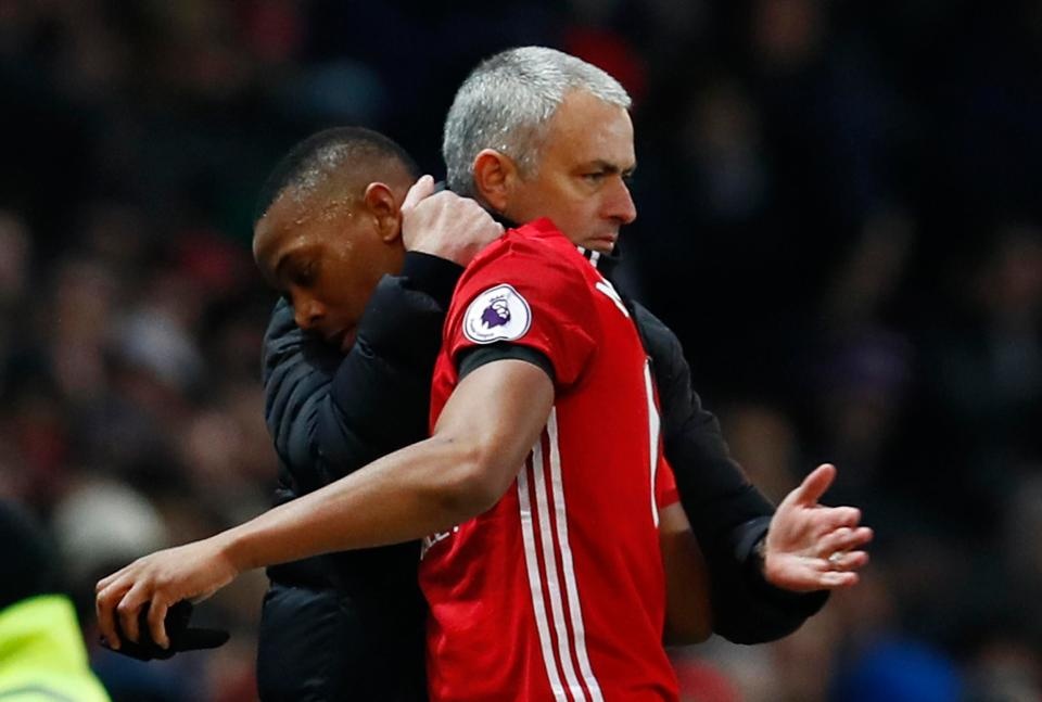 Mourinho tiep tuc cong khai chi trich hoc tro hinh anh