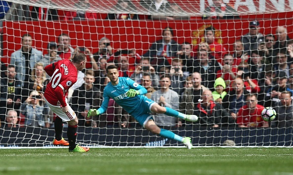 Bi Swansea cam hoa,  fan MU do loi cho Herrera anh 3