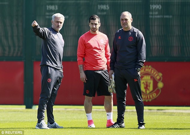 Paul Pogba vui ve luyen tap trong ‘tam bao’ anh 5