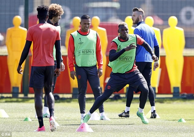 Paul Pogba vui ve luyen tap trong ‘tam bao’ anh 7