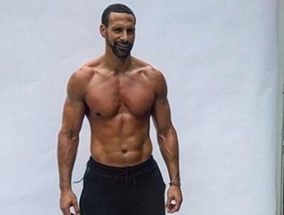 Ferdinand khoe co bap chuan bi cho tran cau ton vinh Michael Carrick hinh anh