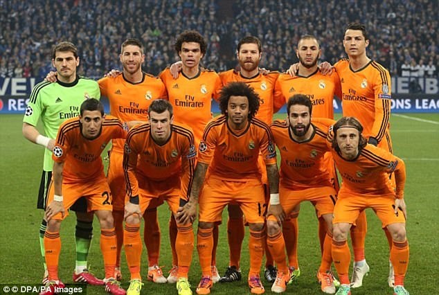 Ronaldo lại bị ‘bóc mẽ’ trò ăn gian chiều cao ảnh 5 Ronaldo lai bi ‘boc me’ tro an gian chieu cao anh 5