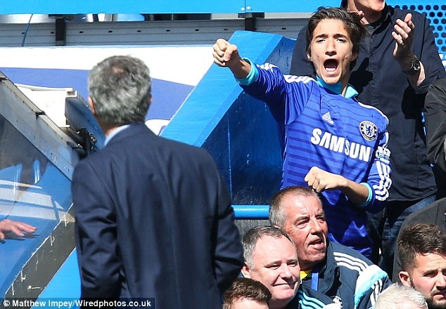 Bất ngờ với nhân vật Mourinho ôm sau trận hòa Celta Vigo ảnh 6 Bat ngo voi nhan vat Mourinho om sau tran hoa Celta Vigo anh 6