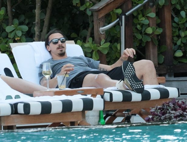 Thao nep chan, Ibra thanh thoi nghi duong o Miami hinh anh