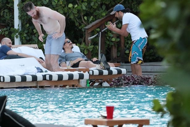 Tháo nẹp chân, Ibra thảnh thơi nghỉ dưỡng ở Miami ảnh 4 Thao nep chan, Ibra thanh thoi nghi duong o Miami anh 4