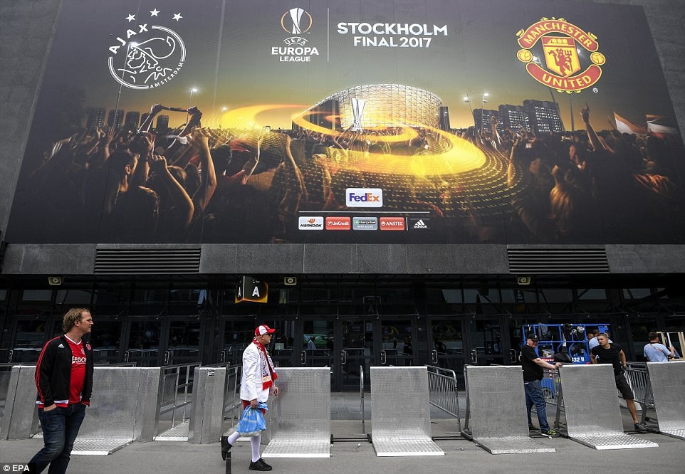 UEFA tang cuong an ninh bao ve tran Man Utd - Ajax anh 4
