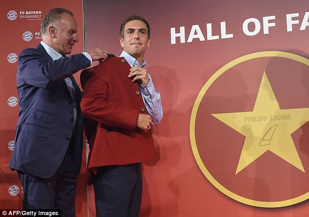 Philipp Lahm lịch lãm bước vào ngôi nhà huyền thoại của Bayern Munich ảnh 4 Philipp Lahm lich lam buoc vao ngoi nha huyen thoai cua Bayern Munich anh 4