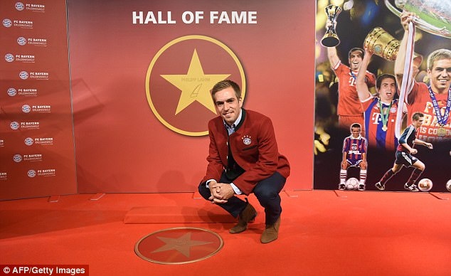 Philipp Lahm lịch lãm bước vào ngôi nhà huyền thoại của Bayern Munich ảnh 6 Philipp Lahm lich lam buoc vao ngoi nha huyen thoai cua Bayern Munich anh 6