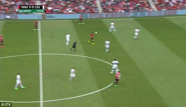 Co dong vien ‘dien dao’ vi pha chuyen bong cua Scholes cho Rooney anh 3