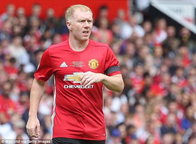 Co dong vien tram tro voi pha chuyen dai cua Scholes cho Rooney hinh anh