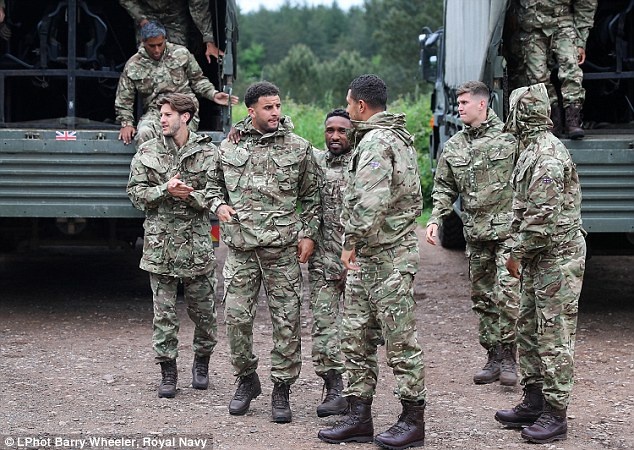 DT Anh tap luyen cung quan doi Hoang gia truoc vong loai World Cup anh 1