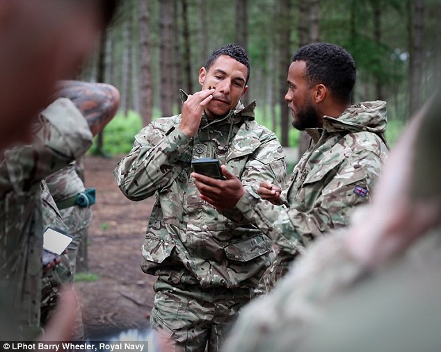 DT Anh tap luyen cung quan doi Hoang gia truoc vong loai World Cup anh 3