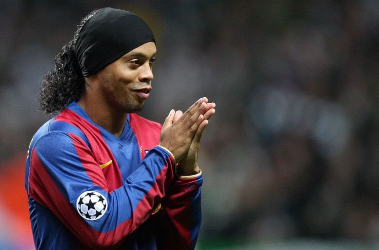 Ronaldinho bat ngo gui loi chuc den sao tre Man Utd hinh anh