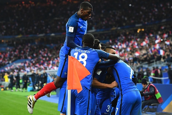 Pogba miệt mài luyện dứt điểm trước trận đấu với Thụy Điển ảnh 8 Pogba miet mai luyen dut diem truoc tran dau voi Thuy Dien anh 8