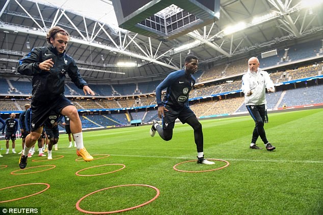 Pogba miệt mài luyện dứt điểm trước trận đấu với Thụy Điển ảnh 6 Pogba miet mai luyen dut diem truoc tran dau voi Thuy Dien anh 6