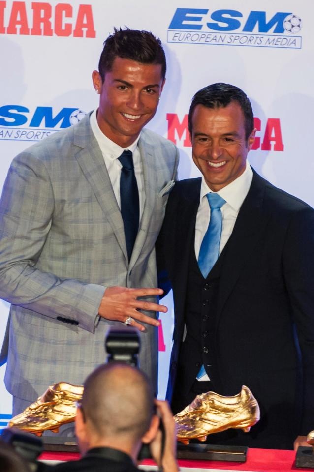 ‘Sieu co’ Jorge Mendes nhan lenh dua Ronaldo ve Man Utd anh 1