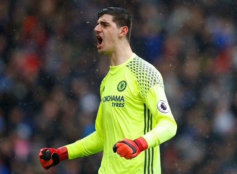 Courtois chua gia han hop dong voi Chelsea vi Lukaku va Hazard hinh anh