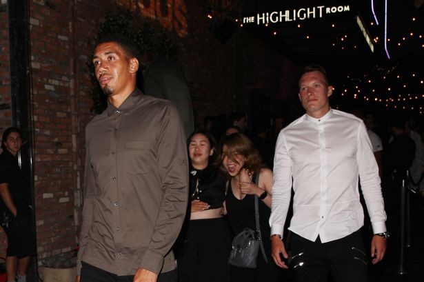 Carrick cam dau doan sao MU den hop dem mung chien thang anh 4