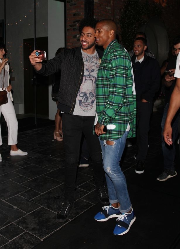 Carrick cam dau doan sao MU den hop dem mung chien thang anh 7