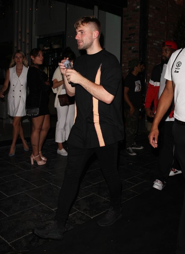 Carrick cam dau doan sao MU den hop dem mung chien thang anh 9