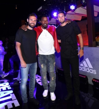 Carrick cam dau doan sao MU den hop dem mung chien thang anh 11