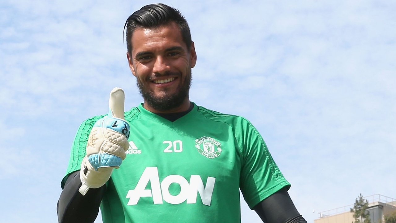 Thu thanh Romero nhan thuong lon tu Man Utd hinh anh