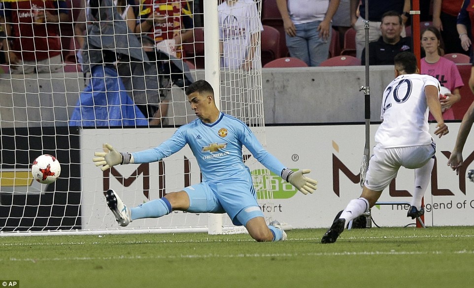 Lukaku ghi ban dau tien,  MU nhoc nhan danh bai Real Salt Lake anh 3