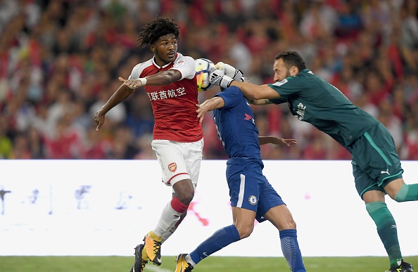 Cận cảnh tình huống Pedro bị Ospina hạ gục ngay trên vạch cấm địa ảnh 2 Can canh tinh huong Pedro bi Ospina ha guc ngay tren vach cam dia anh 2