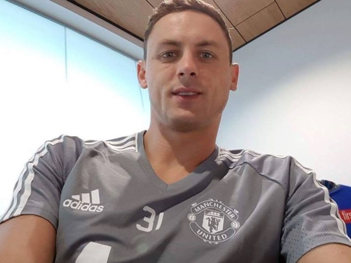 Fan ‘dung ngoi khong yen’ khi Matic mac ao Man Utd hinh anh