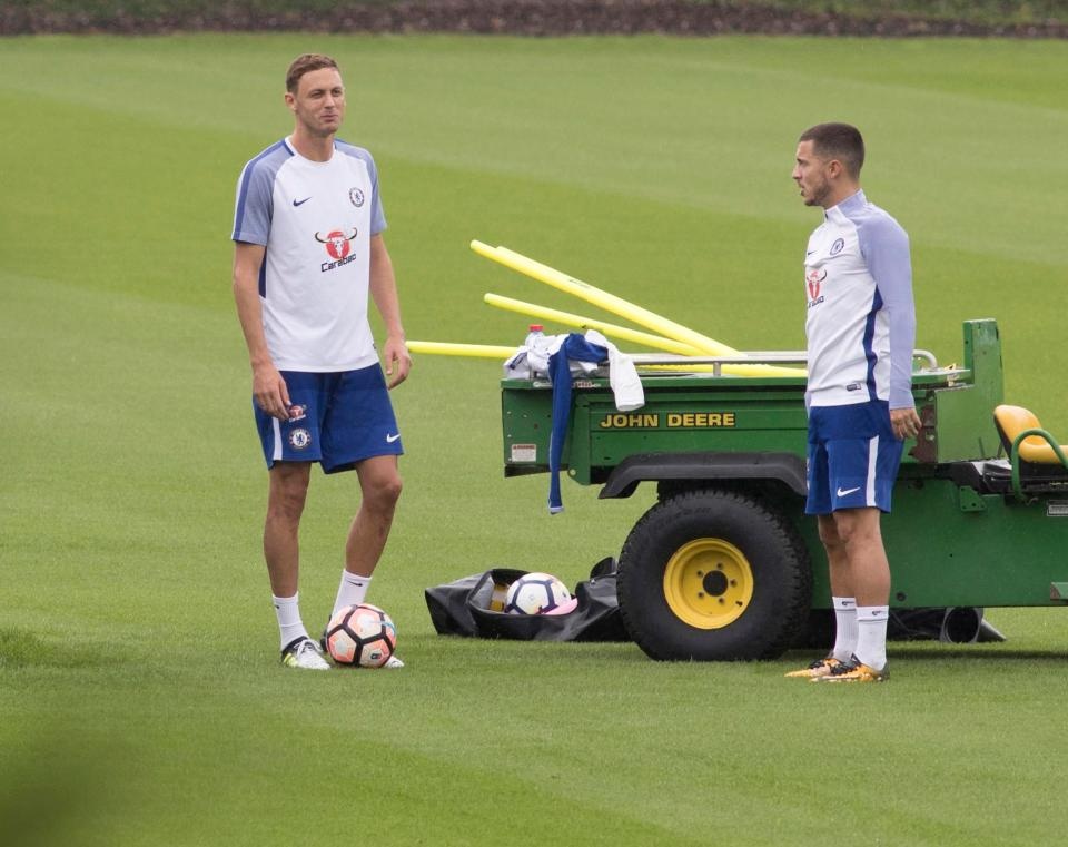 Fan ‘dung ngoi khong yen’ khi Matic mac ao dau Man Utd anh 7