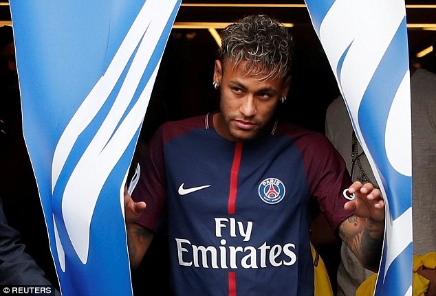 Chùm ảnh lần đầu tiên Neymar khoác áo Paris SG ảnh 1 Chum anh lan dau tien Neymar khoac ao Paris SG anh 1