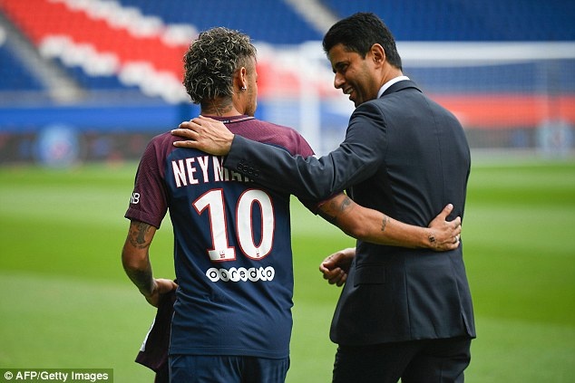 Chùm ảnh lần đầu tiên Neymar khoác áo Paris SG ảnh 3 Chum anh lan dau tien Neymar khoac ao Paris SG anh 3