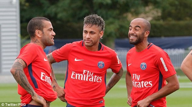 Neymar rạng rỡ trong buổi tập đầu tiên cùng Paris SG ảnh 4 Neymar rang ro trong buoi tap dau tien cung Paris SG anh 4