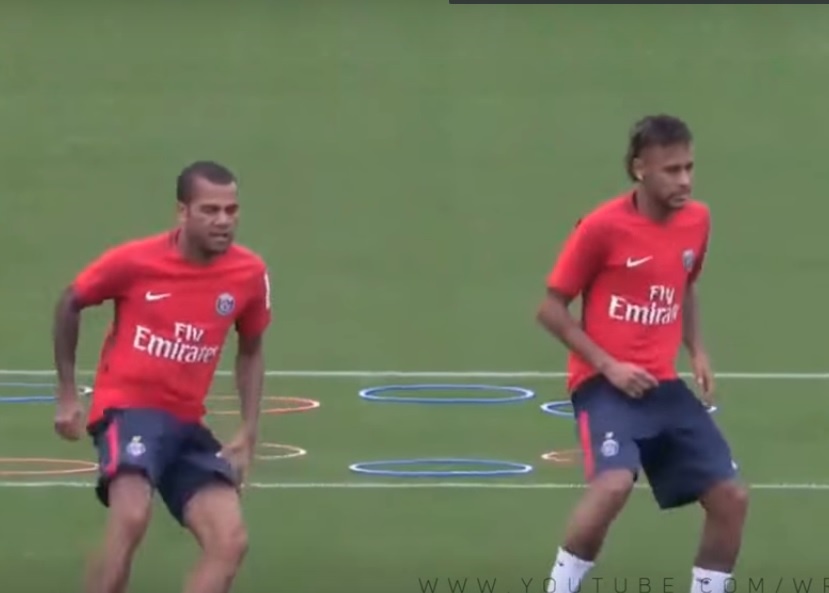 Buoi tap dau tien cua Neymar trong mau ao PSG hinh anh