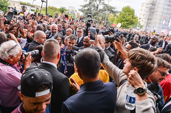 Neymar rạng rỡ trong buổi tập đầu tiên cùng Paris SG ảnh 6 Neymar rang ro trong buoi tap dau tien cung Paris SG anh 6