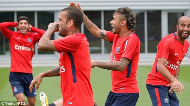 Neymar rang ro trong buoi tap dau tien cung PSG hinh anh