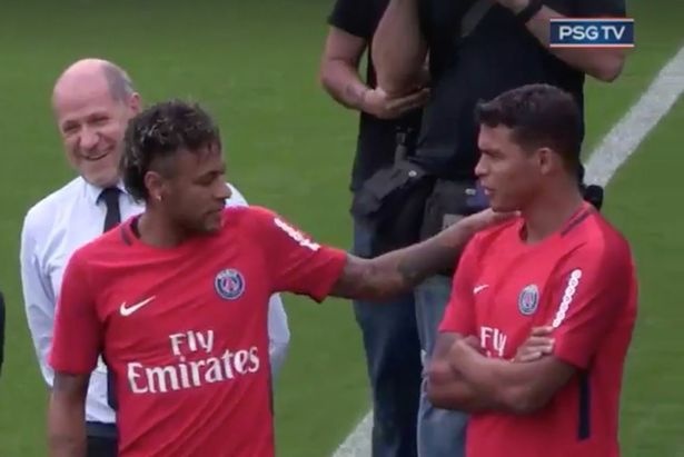 Neymar rạng rỡ trong buổi tập đầu tiên cùng Paris SG ảnh 2 Neymar rang ro trong buoi tap dau tien cung Paris SG anh 2