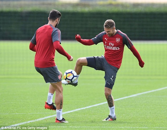 Dan sao Arsenal tich cuc luyen tap chuan bi cho tran khai man Premier League anh 10