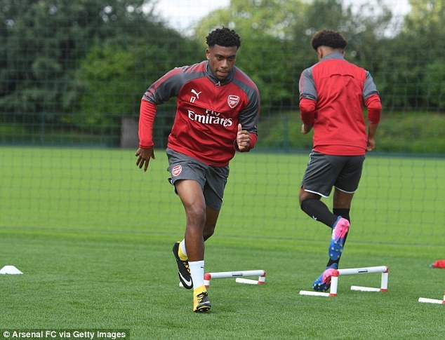 Dan sao Arsenal tich cuc luyen tap chuan bi cho tran khai man Premier League anh 7