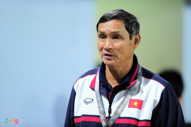 HLV Mai Duc Chung tre hop bao SEA Games vi tai xe nham duong hinh anh