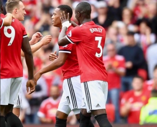 Dàn sao MU khoe chiến tích 4 sao trên mạng xã hội ảnh 7 Dan sao MU khoe chien tich 4 sao tren mang xa hoi anh 7