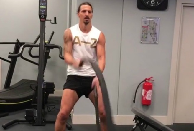 Ibra tich cuc luyen tap san sang tro lai san co hinh anh