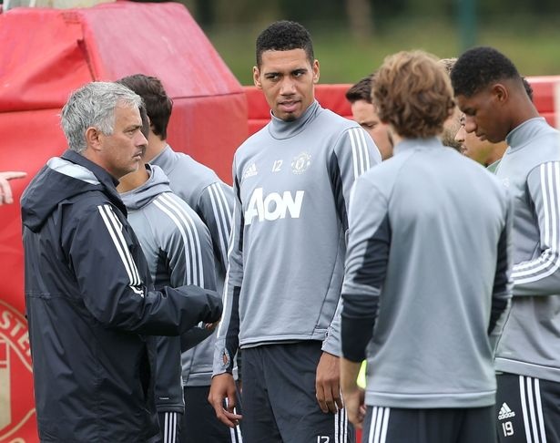 Mourinho bat ngo pha luat cua Sir Alex hinh anh