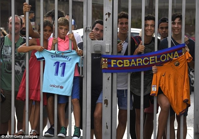 Ousmane Dembele chính thức gia nhập Barcelona ảnh 6 Ousmane Dembele chinh thuc gia nhap Barcelona anh 6