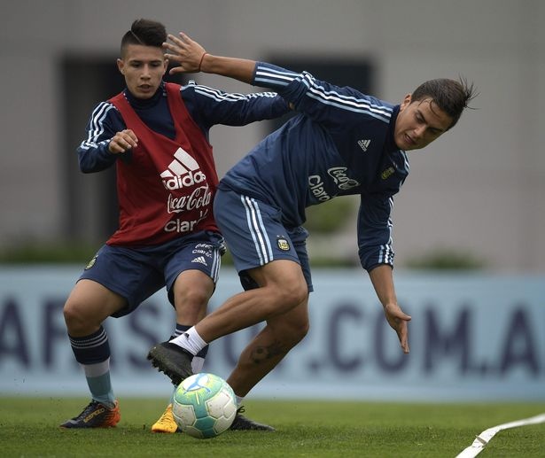 Hut bong,  thu mon cua MU ‘vo’ thang mat Messi anh 9