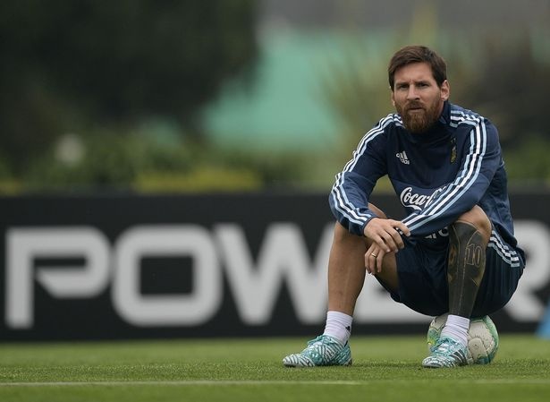 Hut bong,  thu mon cua MU ‘vo’ thang mat Messi anh 4