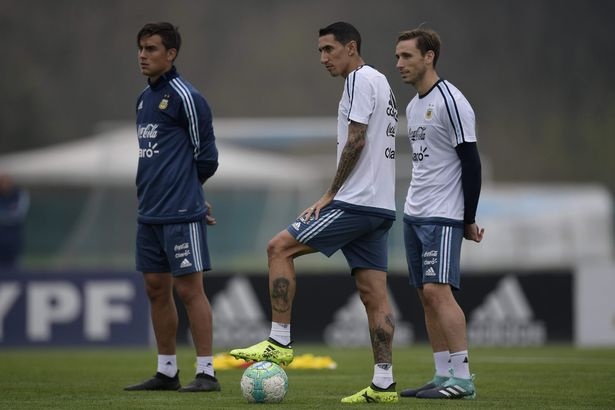 Hut bong,  thu mon cua MU ‘vo’ thang mat Messi anh 7