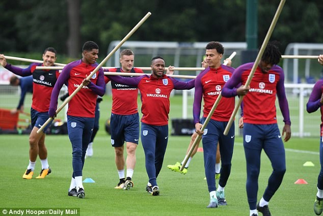 DT Anh luyen tap voi gay truoc tran dau voi Slovakia anh 1