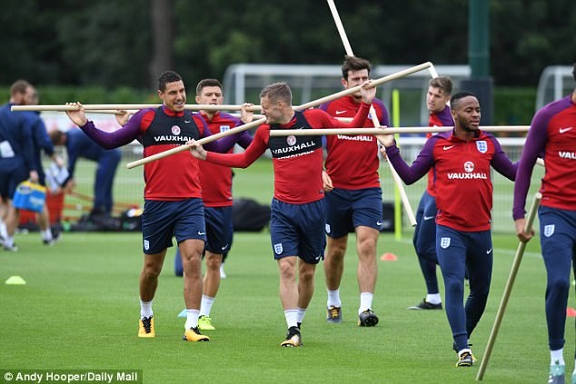 DT Anh luyen tap voi gay truoc tran dau voi Slovakia anh 2