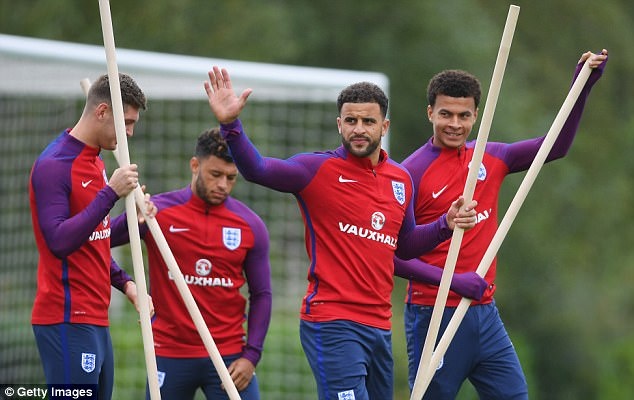 DT Anh luyen tap voi gay truoc tran dau voi Slovakia anh 3